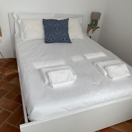 Stylish Townhouse With Gallery In The Heart Of Tavira For Two Eksteriør billede